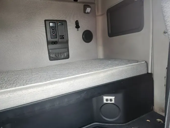 2023 VOLVO VNL64T7601b28f5c06dd8ed8ab54cdf6d87c2efd9