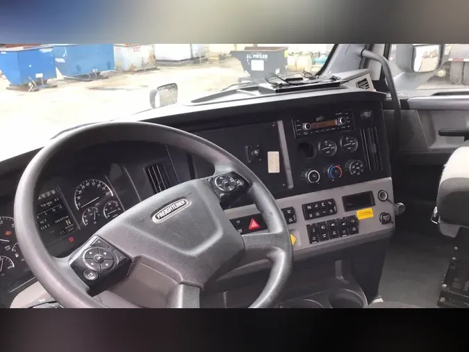 2020 Freightliner Cascadia 126