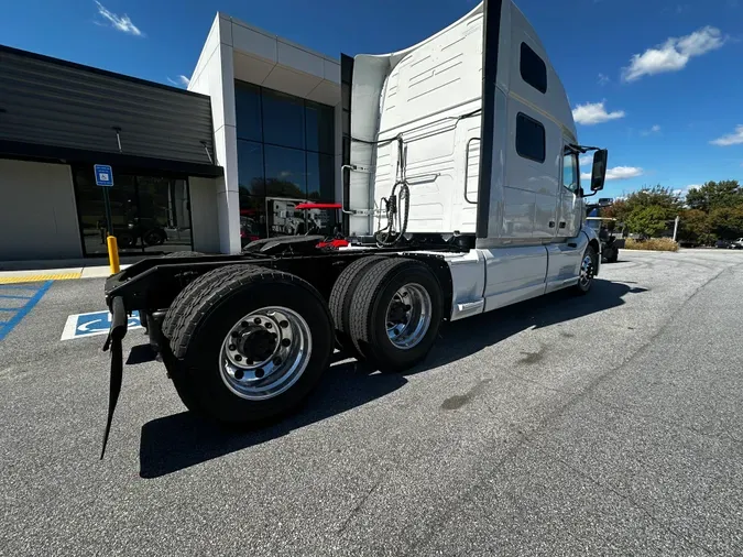 2022 Volvo VNL64T860