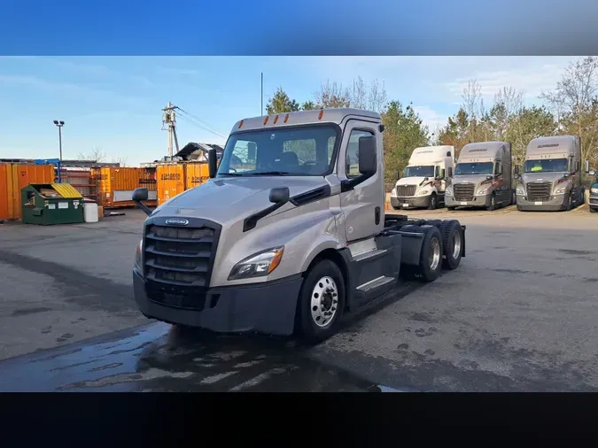 2020 Freightliner Cascadia 126