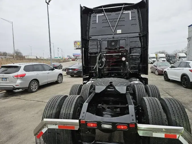 2023 VOLVO VNL64T860