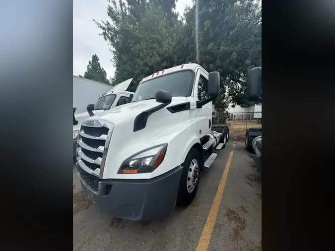 2019 FREIGHTLINER NEW CASCADIA 116