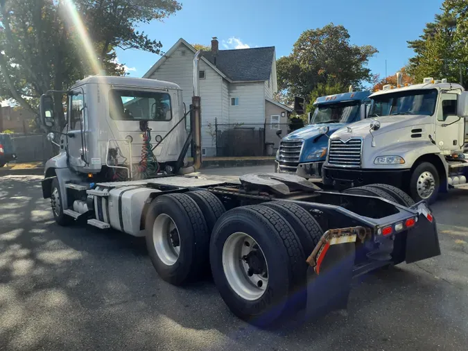 2017 MACK TRUCKS, INC. CXU600