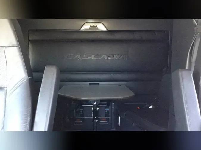 2023 Freightliner Cascadia 126