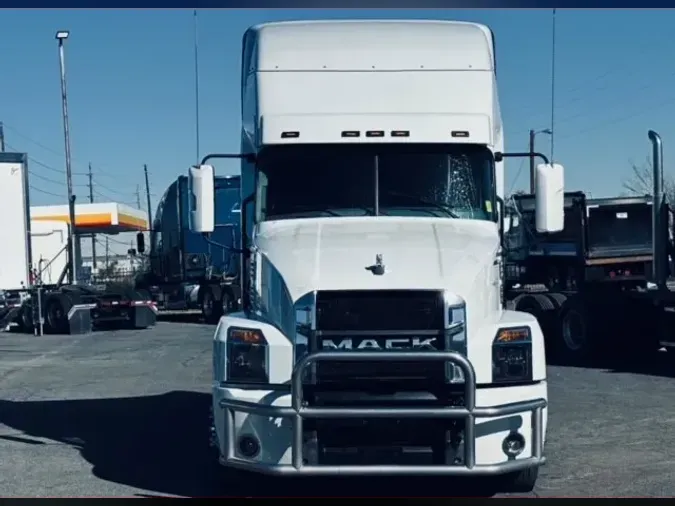 2022 MACK AN64T70