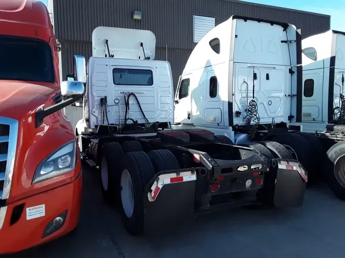 2019 VOLVO VNL64T-300