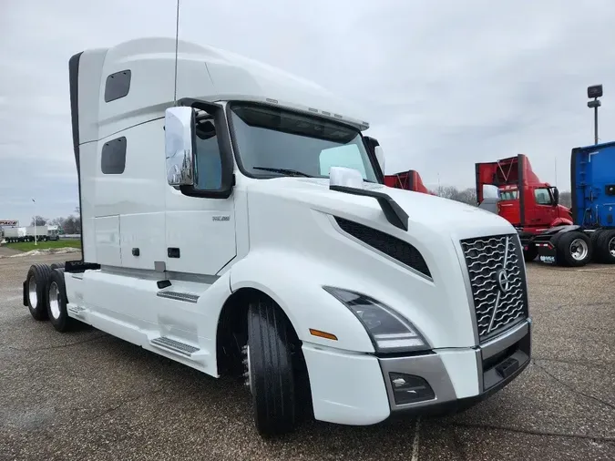 2023 VOLVO VNL64T760