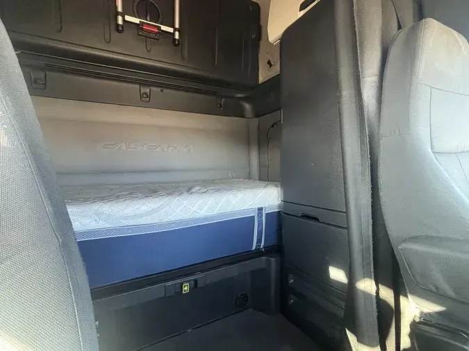 2020 Freightliner Cascadia 126