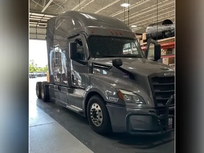 2022 FREIGHTLINER Cascadia 126