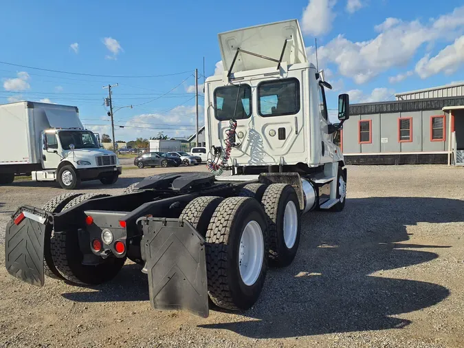 2016 FREIGHTLINER/MERCEDES CASCADIA 125