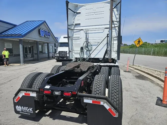 2020 VOLVO VNL64T760