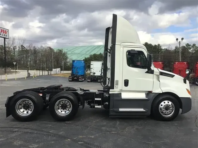 2020 FREIGHTLINER CA126