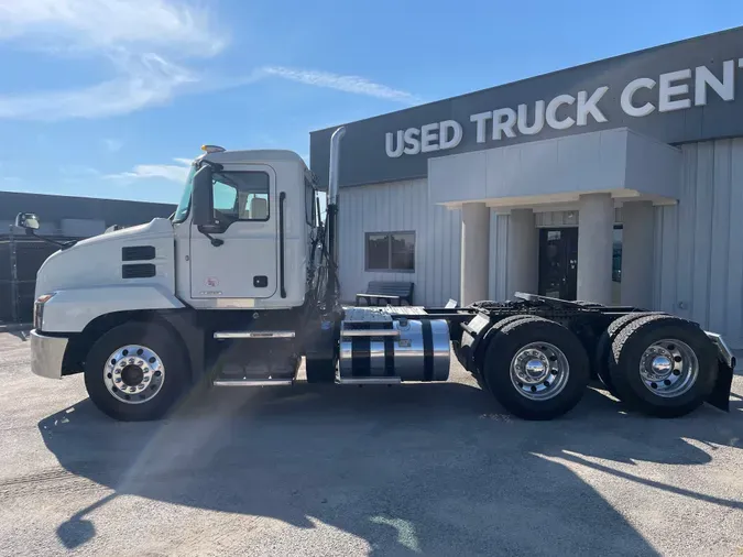 2022 MACK AN64T