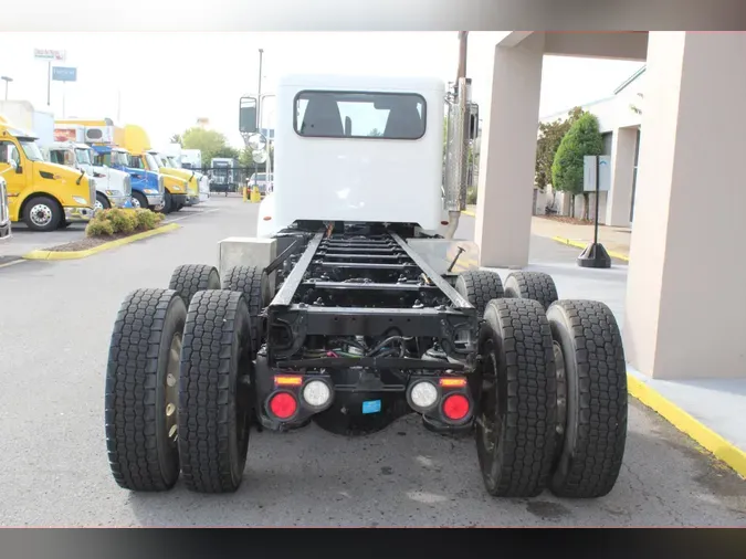 2021 Peterbilt 348