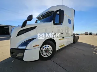 2022 VOLVO VNL64T740