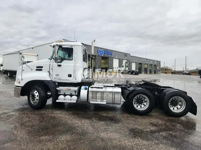 2017 MACK CXU613