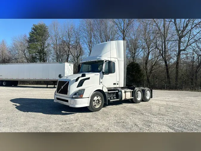 2015 Volvo VNL300