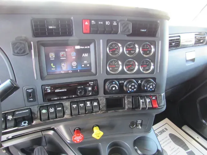 2024 Kenworth W990