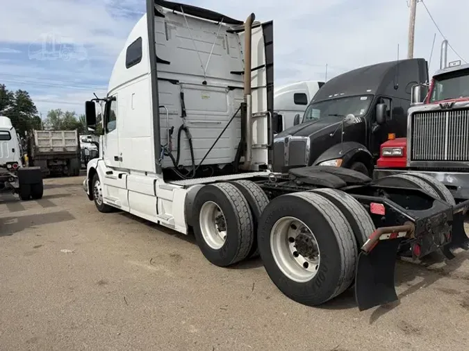 2015 VOLVO VNL64T670