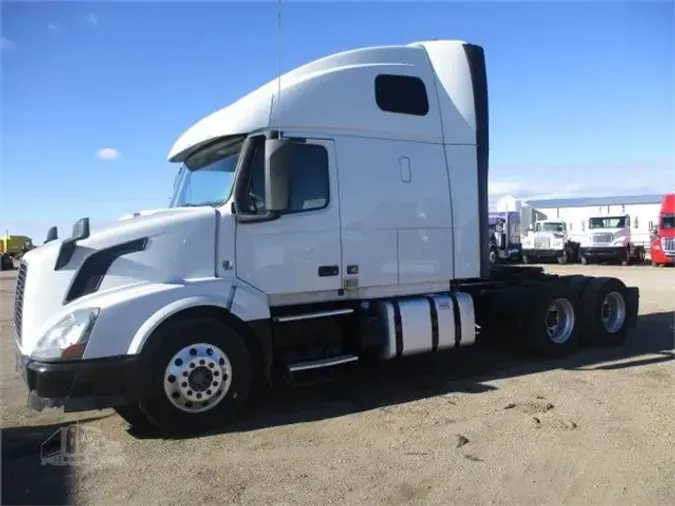 2015 VOLVO VNL64T670