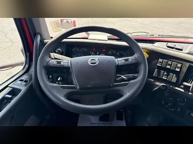 2021 VOLVO VNL740