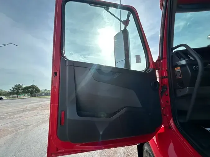 2022 VOLVO VNR3001b6f6c9ae176ddc60d60d107136e5ac9