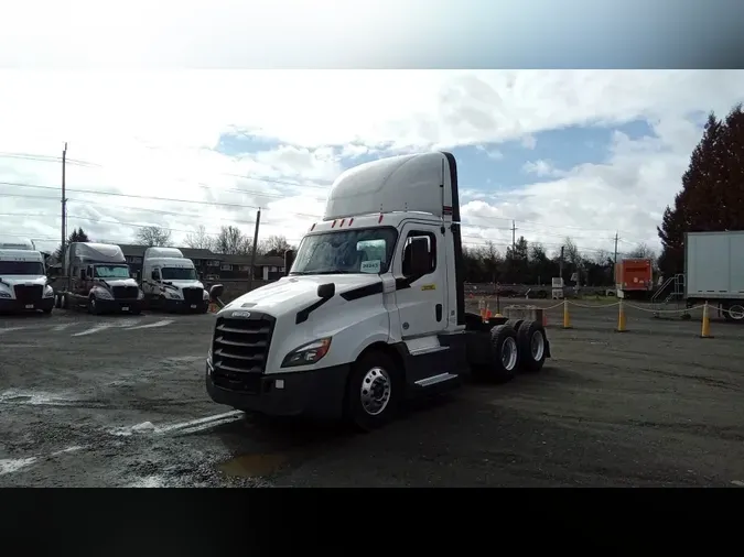 2020 Freightliner Cascadia 126
