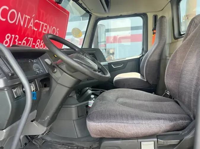 2019 VOLVO VNL64T-300