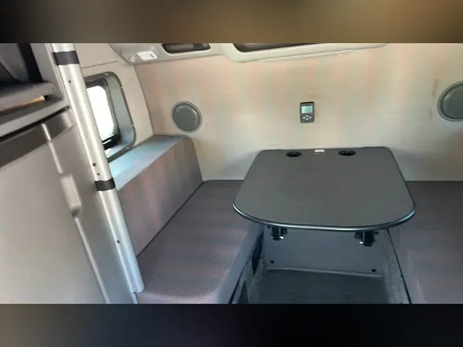 2022 Volvo VNL