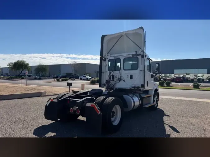 2017 FREIGHTLINER/MERCEDES CASCADIA 113