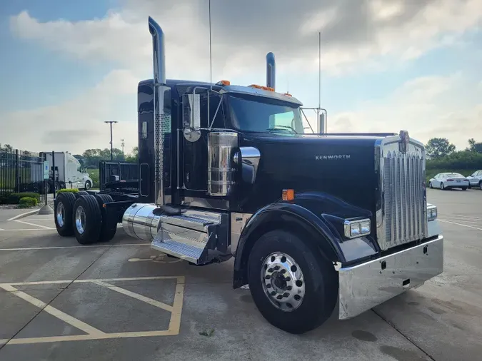 2025 Kenworth W900L