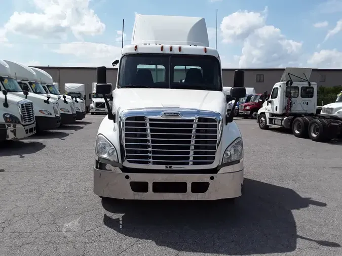 2019 FREIGHTLINER/MERCEDES CASCADIA 125