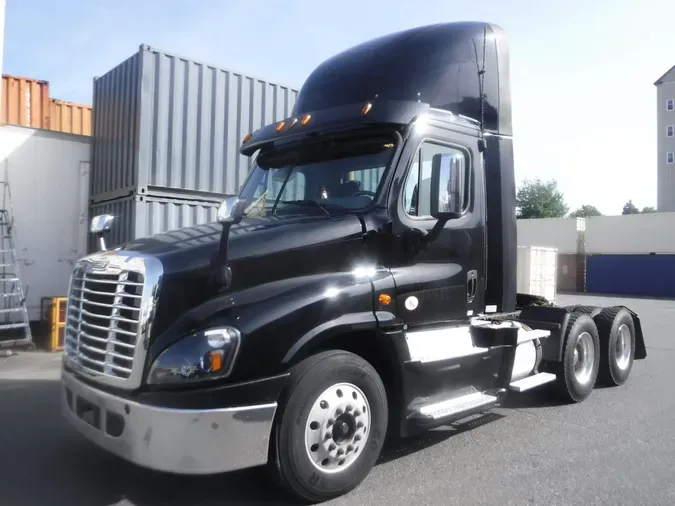 2015 FREIGHTLINER/MERCEDES CASCADIA 1251b7e31e168ae80a5cedf65c245aaf0c8