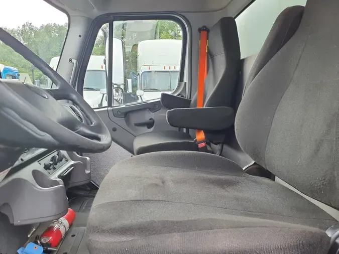 2016 FREIGHTLINER M2 106