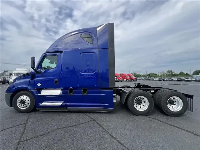 2021 FREIGHTLINER CA126