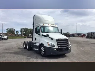 2020 Freightliner Cascadia 126