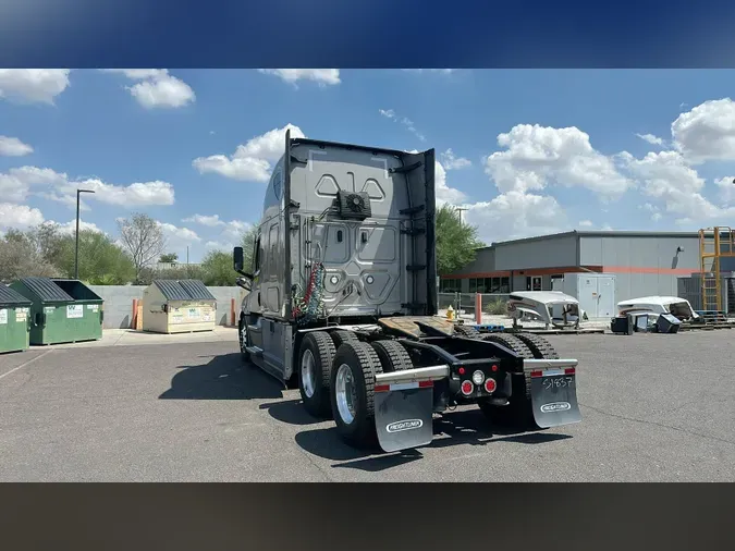 2021 Freightliner Cascadia 126