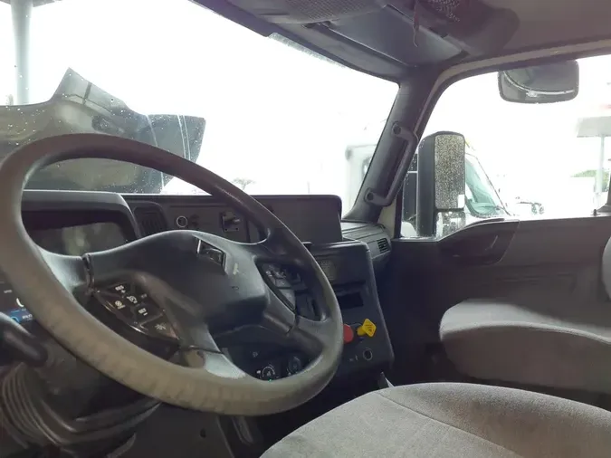 2019 NAVISTAR INTERNATIONAL LT625 DAYCAB T/A