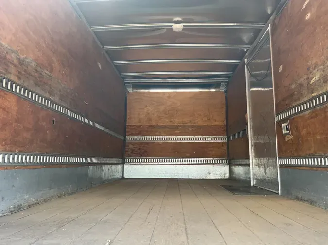2019 Peterbilt 325