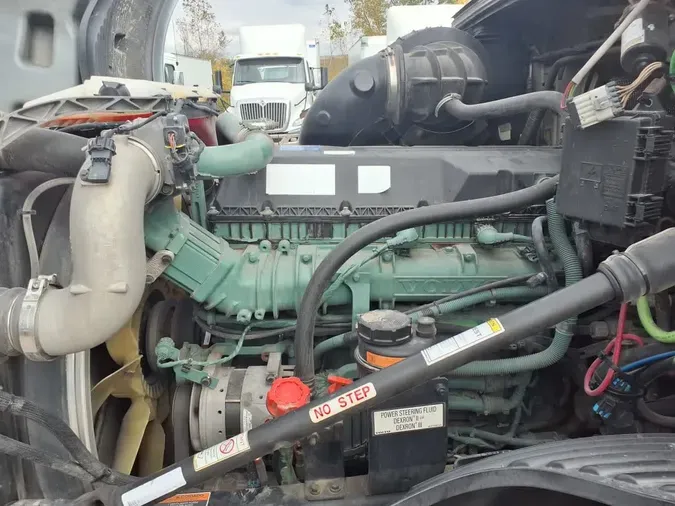 2020 VOLVO VNL64T-7601b93f9b973e79fbdbeb026656ad49128