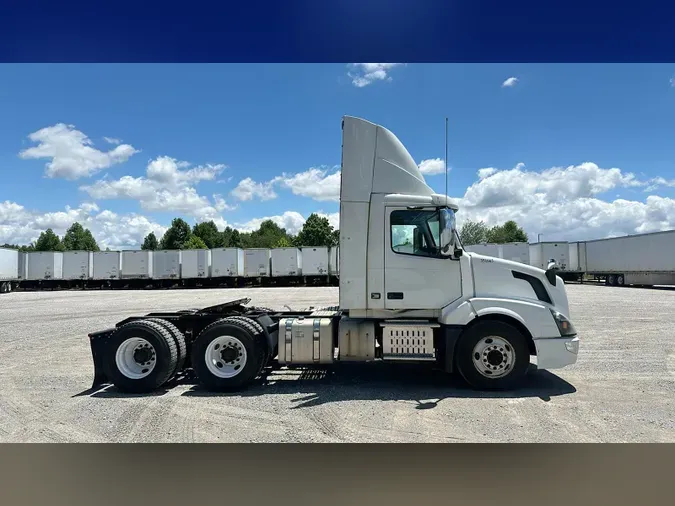 2016 Volvo VNL300