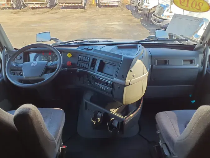 2019 VOLVO VNL64T-760