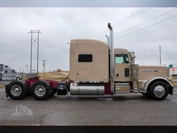 2022 PETERBILT 389
