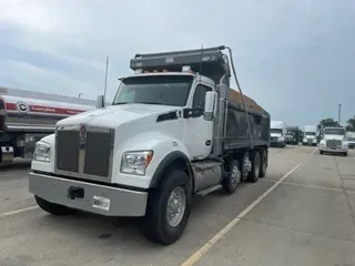 2023 Kenworth T880