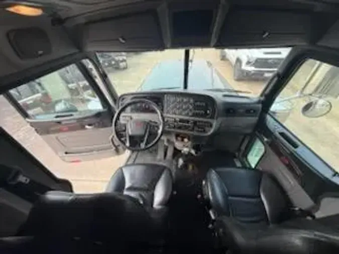 2023 Peterbilt 389
