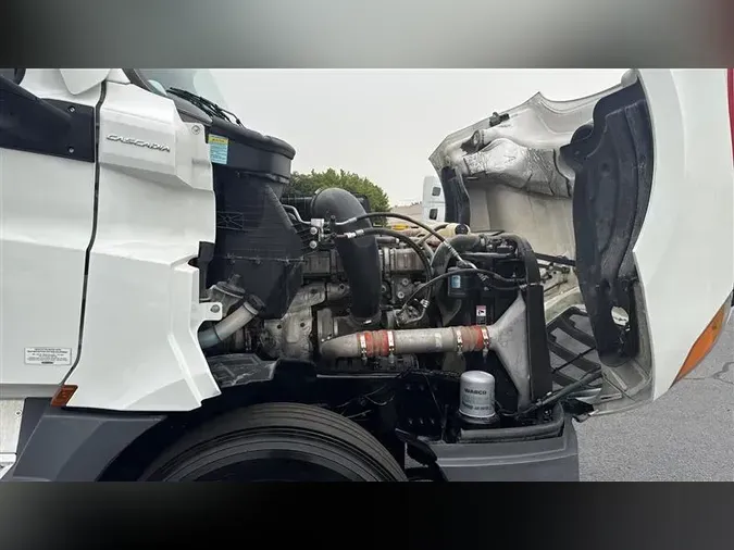 2021 FREIGHTLINER CA126