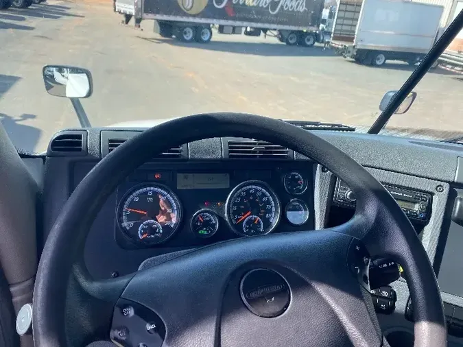 2017 Freightliner X12564ST