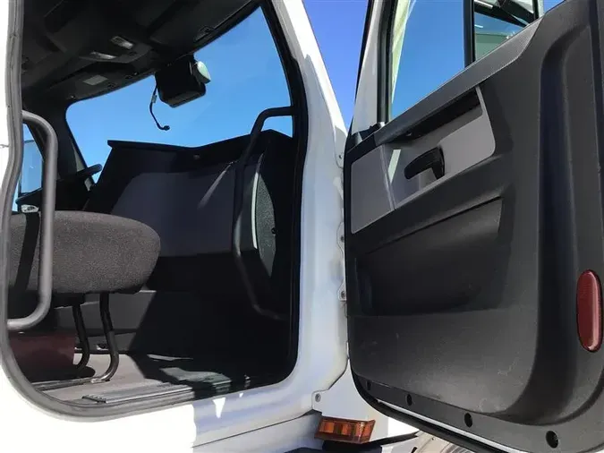 2021 FREIGHTLINER CA126