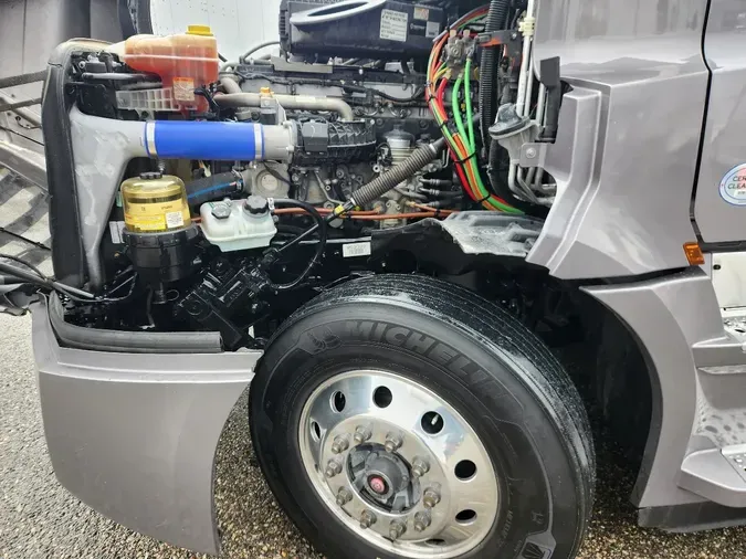 2021 FREIGHTLINER Cascadia 126