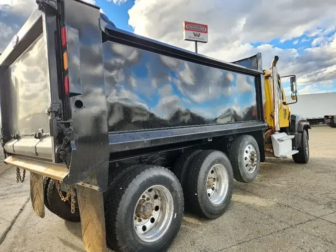 2016 Freightliner 114SD